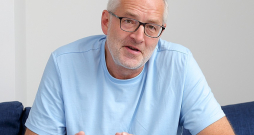 Jānis Domburs: "Man tomēr šķiet ļoti svarīgi, lai katrā raidījumā vismaz vienreiz Ukraina būtu izskanējusi. Lai vismaz kāds piliens zemapziņā paliek."