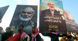 Palestīniešu jauniešu organizācijas pirmdien rīkoja protesta demonstrāciju Sidonas pilsētā Libānā, pieminot nogalināto "Hamās" līderi Ismailu Haniju un aicinot atriebties Izraēlai.