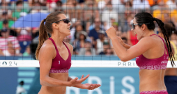 Pludmales volejbola ceturtdaļfināla spēle starp Latviju un Brazīliju 2024. gada vasaras olimpiskajās spēlēs. Latvijas pludmales volejbola duets Tīna Graudiņa/Anastasija Samoilova.