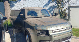 Šis 83 tūkstošus eiro vērtais "Range Rover" tiks norakstīts, jo trīs dienas atradies ūdenī un neesot kvalitatīvi saremontējams.