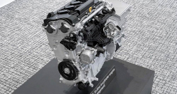 Jaunais "Toyota" 1,5 litru benzīna motors.