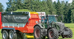 'Pöttinger Jumbo 5000" paškraušanas piekabe.