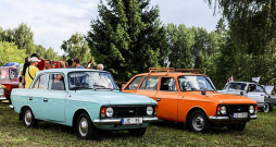 Automašīnas "Moskvičs".