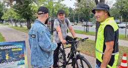 "Velopatruļa" cenšas noskaidrot, vai velosipēdists zina, kā mazināt pārvietošanās riskus ceļu satiksmē.