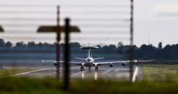 NATO izlūklidmašīnu AWACS bāze Geilenkirhenē, Vācijā, kur pagājušajā nedēļā ieviesa paaugstinātas drošības režīmu. Rietumi aizvien vairāk apzinās, ka Krievija pret tiem izvērš hibrīdkaru, kas neizslēdz diversijas.