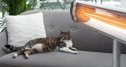 Vienkāršākie infrasarkanie sildītāji telpā var aizstāt elektriskos eļļas radiatorus, jaudīgākie – būt par daļu no mājokļa apkures risinājumiem.