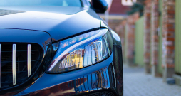 Liels auto ir brīnišķīgs, taču jebkura pārmērība pat visai turīga cilvēka izvēlē modina skepsi.