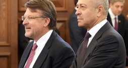Ainārs Šlesers (no kreisās) un Oļegs Burovs 14. Saeimā ievēlēti no viena saraksta, taču tagad abi izrāda gatavību cīnīties par Rīgas mēra amatu – jau katrs no savas partijas.