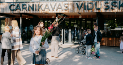 Carnikavā svinīgi atklāta vidusskola.