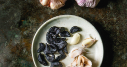 Fermentēti ķiploki.