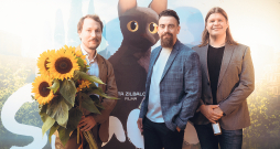 Režisors Gints Zilbalodis (no kreisās), komponists Rihards Zaļupe un mūzikas ierakstu producents no Somijas Mikko Raita 28. augustā filmas pirmizrādē kinoteātrī "Splendid Palace".