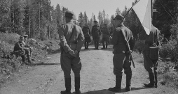 Somu un padomju pamiera parlamentārieši frontē 1944. gadā.