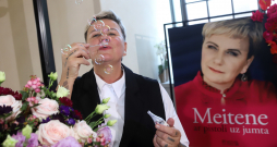Lindas Mūrnieces jaunās grāmatas "Meitene ar pistoli uz jumta" atvēršana. 