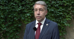 Labklājības ministrs Uldis Augulis (ZZS): “Es domāju, ka mēs Latvijā tādas kļūdas kā igauņi nepieļausim, neiesim tajā virzienā, jo mums ir tomēr jādomā par nākotnes pensijām.”