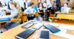 Mobilie telefoni un skola.