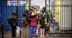 Patvēruma meklētāji pagājušā gada decembrī bēgļu centrā Terapelā Nīderlandes ziemeļaustrumos.