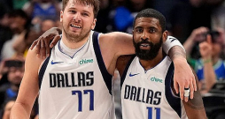 Dalasas "Mavericks" zvaigžņu duo Luka Dončičs (no kreisās) un Kairijs Ērvings.