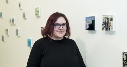 Laura Veļa: "Šo izstādi vairāk vēlējos radīt, domājot tieši par savu paaudzi, tā gluži nav par vēsturi, bet par to, kā mana paaudze skatās uz vēsturi, kā to interpretējam."