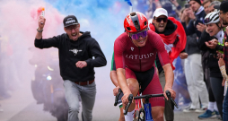 Toms Skujiņš (priekšplānā), kārtējo reizi parādot cīnītāja raksturu, pasaules čempionātā 273,9 km distancē finišēja ceturtais, tikai finiša spurtā zaudējot cīņā par bronzas medaļu.