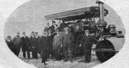 Baldones ceļa būvnieki pie jaunā tvaika ruļļa 1924. gadā.
