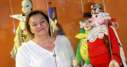 Vija Blūzma: "Leļļu teātris jau ir tāds teātra veids, kur nemaz nevar strādāt saīdzis, ar bēdīgu seju, iekšā vienmēr jābūt kādai bērna dvēseles kripatiņai."