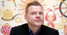 "Ir nepieciešami atbalsta instrumenti arī šobrīd, jo labu, ilggadīgu ēdināšanas nozares uzņēmumu slēgšana turpinās joprojām," uzsver Latvijas Restorānu biedrības prezidents Jānis Jenzis.