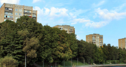 No Brīvības gatves līdz dzelzceļam – 400 metru garumā izbūvēta izgaismota gājēju promenāde. Arī atjaunots kanāla krasta stiprinājums. Gar promenādes malu izveidotas atpūtas vietas – "kabatas" –, kurās izvietoti soliņi.