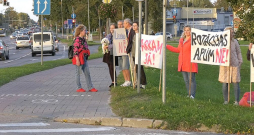 Biedrības "Lielupes parka un skvēra saglabāšana Cukura ielā 2, Jelgavā" piketus iecerējusi turpināt līdz pašvaldību vēlēšanām 2025. gada jūnijā.