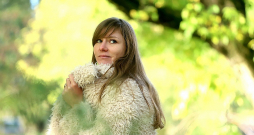 Ludmila Roziņa: "Šī luga ir veltījums manai meitai, un ar to dalos, jo ticu – kādam tas var palīdzēt kaut nedaudz nejusties vientuļam. Vismaz man tāds stāsts būtu noderējis."