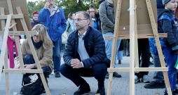 Esplanādē notiek piemiņas pasākums bojāgājušo Palestīnas civiliedzīvotāju piemiņai.. Atis Švinka.