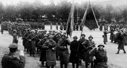 Padomju karaspēka parāde Rīgā 1944. gadā.