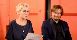 Aktrise un režisore Rēzija Kalniņa un diriģents Ainārs Rubiķis.