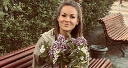 "Atbraucot uz Daugavpili, sajutu, ka vēlos dzīvot tieši šeit, jo te ir mierīgāk, labāk, un tā arī ir," teic Daugavpils teātra aktrise Zanda Mankopa pirms
pirmizrādes "Kāds noteikti atnāks".