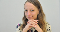 Latvijas Sociālās uzņēmējdarbības asociācijas (LSUA) vadītāja Regita Zeiļa uzsver, ka veiktās pašvaldību aptaujas liecina – arvien vairāk ir tādu pašvaldību, kas saredz sociālās uzņēmējdarbības potenciālu, labāk izprot šo jomu un ir gatavas veikt sociāli atbildīgu publisko iepirkumu. Taču vienlaikus ir arī tādas pašvaldības, kas nezina, kā rīkoties vai uzskata, ka pašvaldības teritorijā nav neviena, kam uzticēt sociālo pakalpojumu sniegšanu.