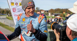 Igaunis Ots Tanaks šosezon uzvarējis divos WRC posmos un arī pirms sezonas pēdējā etapa saglabā izredzes uz pasaules čempiona titulu.