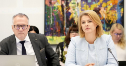 Finanšu ministrs Arvils Ašeradens un Ministru prezidente Evika Siliņa.