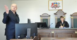 Rīgas pilsētas tiesas izmeklēšanas tiesnese Dina Valdmane lēma, ka "Latvijas Avīzes" žurnālistam Ilmāram Randeram nav jāatklāj informācijas avots.