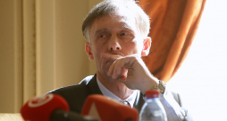 Nila Žuravļova vadītā Latvijas Boksa federācija zaudējusi valsts atzītas sporta organizācijas statusu. Tas gan saistīts ar pārmaiņām starptautiskā mērogā, taču LBF nesteidz pamest nežēlastībā kritušās un Krievijas ietekmē esošās IBA rindas.