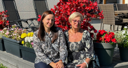 Izrādās, ka mīlestība pret farmāciju var mantot! Mammas Aijas iedvesmota, Zane iestājās farmaceitos, un tagad uz darbu aptiekā dodas ar lielāko prieku un smaidu uz lūpām.