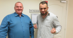 Kristaps Zutis ar savu advokātu Arturu Lielgalvi.
