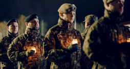 Ādažu bāzē 8. novembrī notika piemiņas pasākums "Karavīru nakts", lai godinātu Latvijas un sabiedroto karavīrus, kuri zaudējuši dzīvību, pildot kaujas uzdevumus.