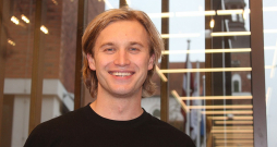 Sandis Runge: "Veidojot Romeo, es domāju par savu pirmās mīlestības laiku, kas bija ļoti trauksmains."