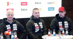 Latvijas kamaniņu sporta izlases smadzenes – Mārtiņš Rubenis (no kreisās), Zintis Šaicāns un Daniels Fogelis.