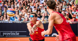Mārtiņš Pļaviņš (no kreisās) 39 gados ir ar milzu motivāciju turpināt sportista karjeru, jo turas gan veselība, gan kopā ar 20 gadus jaunāko Kristiānu Fokerotu ir teicami rezultāti.