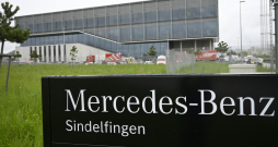Vācijas autobūves uzņēmums "Mercedes-Benz".