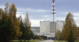 Pilsēta savulaik veidojusies kā vieta, kur pārsvarā dzīvoja Ignalinas atomelektrostacijas apkalpojošais personāls. Šobrīd AES slēgta, tomēr tajā joprojām strādā pusotrs tūkstotis ļaužu, kuri izjauc iekārtas, kā arī gādā par radioaktīvo atkritumu drošu noglabāšanu.