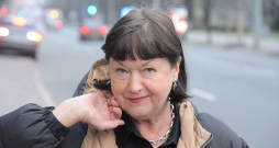Vija Zariņa: "Lielākais kompliments, ko esmu dzirdējusi par savu mākslu, ir: "Vija, es paskatījos uz uzartu lauku ar tavām acīm.""