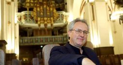 Aigars Reinis: "Pārņemot Rīgas Doma ērģelnieka amatu, nākusi klāt lielā atbildība latviešu ērģeļmūzikas, latviešu ērģelnieku un Rīgas Doma ērģeļu priekšā."