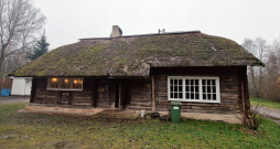 Mednieku kluba "Zirnieki" mednieku māja.