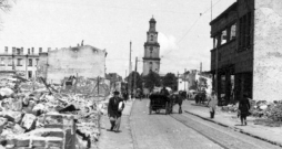 1944. gada uzlidojumi daudzas Liepājas ēkas pārvērta drupās.